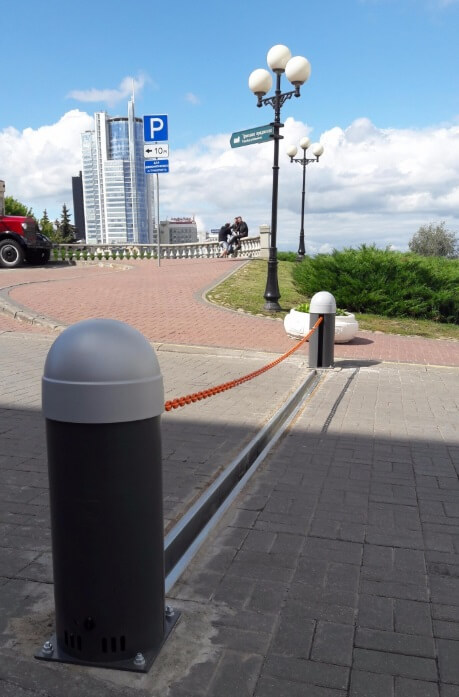 Цепной барьер для перекрытия проезда или доступа к парковочным местам