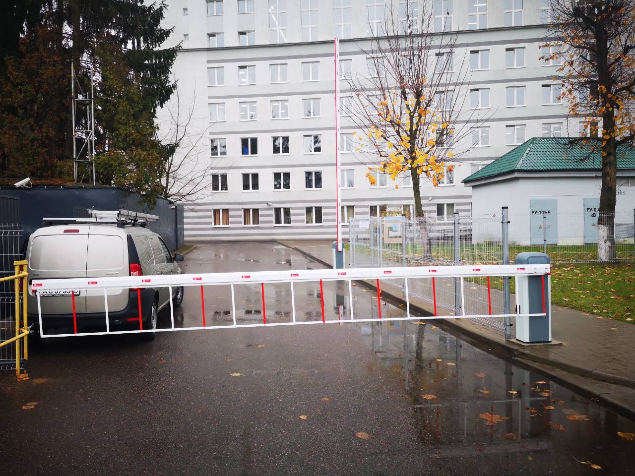 Шлагбаум для доступа на парковку